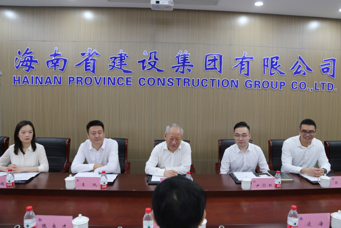 嚴(yán)介和理事長同海南省建設(shè)集團(tuán)黨委書記、董事長易偉會談2.png