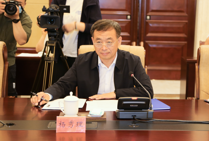 1684477164176043685.png 同新疆伊犁州黨委書記楊秀理會談3.png