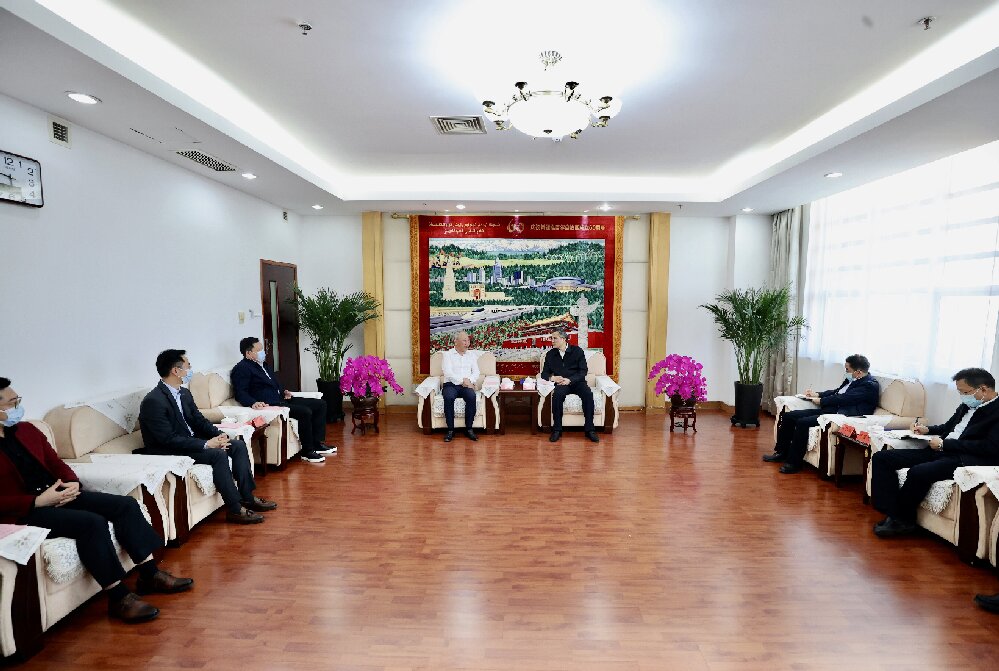 20230524嚴介和、嚴昊與新疆維吾爾自治區(qū)黨委副書記、烏魯木齊市委書記何忠友會談_proc.jpg