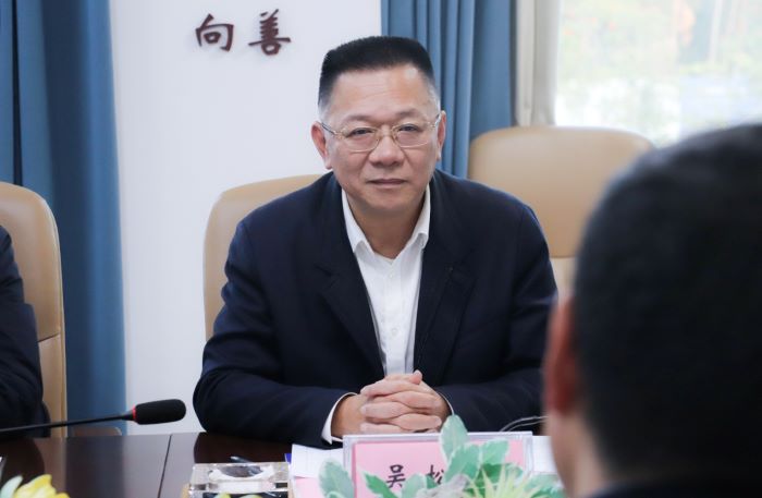 20250210嚴(yán)昊與廣東省雷州市委書記吳松江、市長閆嘉偉會談3.jpg