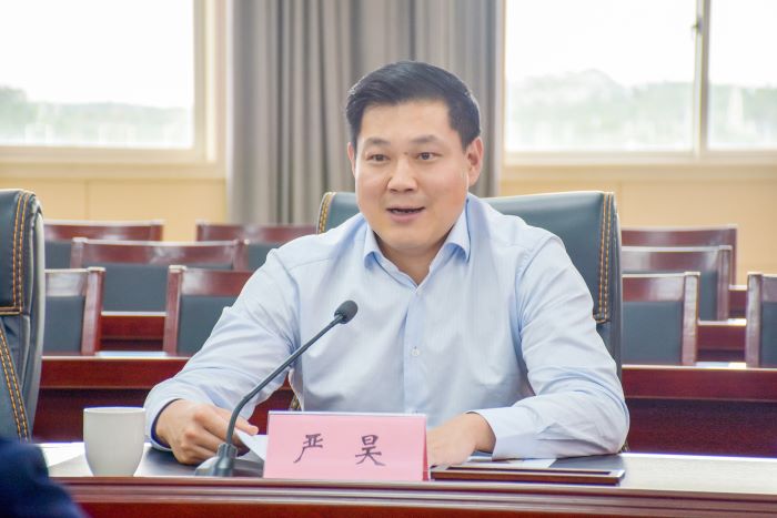 3月14日，太平洋建設(shè)與河源市燈塔盆地農(nóng)高區(qū)交流座談會在廣東河源召開，太平洋建設(shè)董事局主席嚴昊與燈塔盆地農(nóng)高區(qū)管委會主任張春慧就深化合作展開交流 (3).jpg